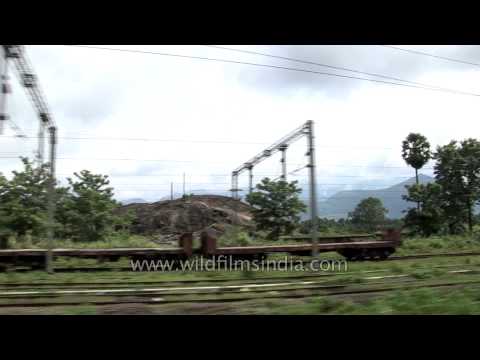 how to reach srinagar from delhi by train