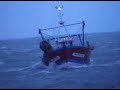 Roscoff - Remorquage dans le chenal - 15 décembre 2011 - http://t.co/rrtnlf0w
