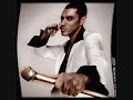 Ted Bundy feat Marracash-(presa di potere)-Il Putsch[Marracash]Ehi...è Marracash qua con Ted Bundysedici anni avantimi residenza li tira su bastardi[Ted Bundy]Ran di pazzi per i razzie per gli scambi in tutto il mondodi una merce che è più bianca della zanna di Jack Londonl'Italia è il loro suolol'ente critica sul condorsi intensifica il sorvolo se comanda un re balordoricordo i piani di una setta non elettaotto mani sopra il globo ogni mio bro vuole una fettain strada c'è chi protesta quindi scatta la manettalibero a chi spara e dopo fugge in camionettalascio il cratere a chi chiede un'altra elezioneper chi crede a Emilio Fede il bandito fuoco al cannonelui stringe alleanze e porta sangue al portafoglioio scappo ma l'infamia inseguo a marce di petrolioè la banda della morte raccomanda i serial killerl'esercito più forte bombarda le bidonvillemi vede senza piatto e mi offre il pasto del precarioma stasera premo un tasto ed apro un conto milionarioRIT [Marracash]Ted bundy, testi caldi, stessi taglimi res cru li tira su bastardisedici anni avanti, sedicisei anti Bush, il putschseguici fra è gia tardiTed bundy, testi caldi, stessi taglimi res cru li tira su bastardisedici anni avanti, sedicisei anti Bush, il putschseguici fra è gia tardi[Ted Bundy]Straccio i patti di Babeleschiaccia il popolo per beneghiaccia il sangue nelle venequando la sua faccia è in telelui ci nutre a cheroseneperché tacciano le golegrossi sorsi dal bicchieresputo fuoco sul decoderla storia è un colpo al reneper chi è nobile nel geneero re ma lo zio Sammi costrinse alle catenecome bisc duecento bassiè l'armata sul nuovo pontepronte a uccidere il piratache minaccia dalle ondese... trasmetto a Fabio strofe contro le ronderisponde gli italiani preferiscono le fiondefra...l'astrolabio lascia sempre troppe trombeMilano è il mio fronte, quabrucio le bombesono di un'altra razzae nel caso lo stato ammazzapotenzo la mia stazza e scendo in piazza con la mazzala legge è una tenagliaun consiglio per chi sbagliapompate chi mitragliae non votate Forza Italia[Marracash]Io ho letto libri che non legge nessunove li riassumook... parlano di buio, di uno, digiuno 666qui va tutto a merdauna unoli schiumo d'erbasogno di essere miliardario e comprarmi il pianeta terraio ho letto libri che non legge nessunove li riassumook... parlano di buio, di uno, digiuno 666qui va tutto a merdaci sputoil futuro è scurosogno di essere miliardario e mandarvi tutti a fanculoRIT