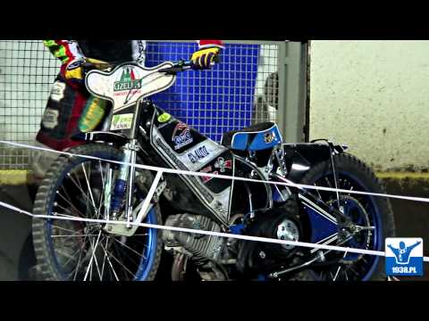 Trening punktowany: Leszno 51:39 Tarnów (Relacja) (2014) :: Unia Tarnów - 39
1. Greg Hancock - 6+1 (1,0,0,3,2*)
2. Martin Vaculik - 12 (3,1,3,2,3)
3. Kacper Gomólski - 9 (1,1,2,1,1,3)
4. Krzysztof Buczkowski - 9+1 (0,2,0,2,3,2*)
5. Janusz Kołodziej - 1 (1,u/-,-,-)
6. Mateusz Borowicz - 2 (2,w,-)
7. Ernest Koza - 0 (0,0,0,0)
8. Bartosz Smektała - 0 (0,0)
Unia Leszno - 51
9. Nicki Pedersen - 10 (2,3,3,2)
10. Damian Baliński - 6+1 (0,1,2*,3,d)
11. Kenneth Bjerre - 10+1 (3,3,3,1*)
12. Mikkel Michelsen - 7+3 (2*,2*,1,1*,1)
13. Grzegorz Zengota - 6+2 (2*,3,1*,u)
14. Tobiasz Musielak - 3 (1,d,2)
15. Piotr Pawlicki - 8 (3,3,2)
16. Bartosz Smektała - 1 (1,0)
Bieg po biegu:
1. Vaculik, Pedersen, Hancock, Baliński 2:4
2. Pawlicki, Borowicz, Musielak, Koza 4:2 (6:6)
3. Bjerre, Michelsen, Gomólski, Buczkowski 5:1 (11:7)
4. Pawlicki, Zengota, Kołodziej, Koza 5:1 (16:8)
5. Bjerre, Michelsen, Vaculik, Hancock 5:1 (21:9)
6. Zengota, Buczkowski, Gomólski, Musielak (d4) 3:3 (24:12)
7. Pedersen, Gomólski, Baliński, Smektała (Borowicz - w/su) 4:2 (28:14)
8. Vaculik, Pawlicki, Zengota, Hancock 3:3 (31:17)
9. Pedersen, Baliński, Gomólski, Buczkowski 5:1 (36:18)
10. Bjerre, Buczkowski, Michelsen, Koza 4:2 (40:20)
11. Baliński, Vaculik, Gomólski, Zengota (u2) 3:3 (43:23)
12. Hancock, Musielak, Bjerre, Koza 3:3 (46:26)
13. Buczkowski, Pedersen, Michelsen, Smektała 3:3 (49:29)
14. Gomólski, Hancock, Smektała, Baliński (d4) 1:5 (50:34)
15. Vaculik, Buczkowski, Michelsen, Smektała 1:5 (51:39)