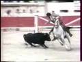Jacques Bonnier dans les arènes. Cavalo perfeito