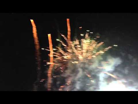 SinGaGaPawVEVO - GAMGNAM STYLE music with lovely fireworks. Happy New Year!