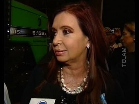 La Presidenta recorre la feria en donde exponen empresarios argentinos