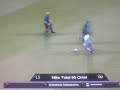 Lavezzi parte da palla al centro e semina il panico nella squadra dell'Inter segnando un eurogol.
