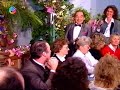 goldene hitparade der volksmusik.

lyrics (german):

meine braut, sie hei�t marianne.
wir sind seit zw�lf jahren verlobt.
sie h�tt mich so gern zum manne
und hat schon mit klage gedroht.
die hochzeit w�r l�ngst schon gewesen,
wenn die hochzeitsreise nicht w�r,
denn sie will nach hawaii,
denn sie will nach hawaii,
und das f�llt mir so unsagbar schwer.  wenn sie mit nach pilsen f�hre,
dann w�ren wir l�ngst schon ein paar.
doch all meine bitten und schw�re
verschm�hte sie jahr um jahr.
sie singt tag und nacht neue lieder
von den palmen am blauen meer,
denn sie will nach hawaii,
ja, sie will nach hawaii,
und das f�llt mir so unsagbar schwer.

refrain:
es gibt kein bier auf hawaii,
es gibt kein bier.
drum fahr ich nicht nach hawaii,
drum bleib' ich hier.
es ist so hei� auf hawaii,
kein k�hler fleck,
und nur vom hula hula
geht der durst nicht weg.