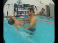 שחיית פעוטות ותינוקות עם הורים במרכז עולם המים של אורי סלע בגלילות ת