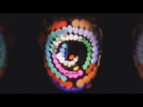Parade, le dernier clip dEIMIC et la vidéo projection sur le visage. 0 Parade, le dernier clip dEIMIC et la vidéo projection sur le visage.