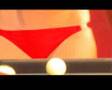 ビリヤードでセクシーショット!ビキニでプールの曲球 9