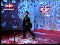 哇噻！这位老兄玩什么呀？真真是太强悍了！一身骇客帝国装扮，手舞双截棍，居然要劲歌热舞唱《眉飞色舞》，你想让郑秀文吐血而亡啊。WaTV 2007年11月24日起,每周6晚9点.