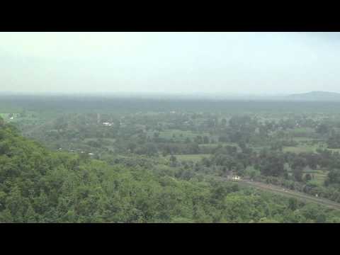 how to reach omkareshwar temple by train