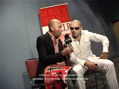 Pitbull @ Momento Latino (Entrevista) (2011)