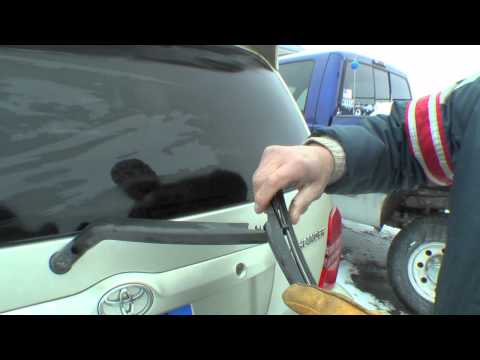 how to fit aygo windscreen wiper