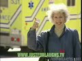 Cuchillo clavado en espalda de anciana - Cámara Escondida