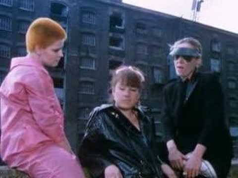 Nell Campbell