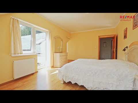 Video Nadstandardní vila s tenisovým kurtem a bazénem