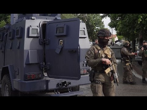 Serbien: Zusätzliche Soldaten an die Grenze zum Kosovo verlegt und in höchste Alarmstufe versetzt Serbien: Zusätzliche Soldaten an die Grenze zum Kosovo verlegt und in höchste Alarmstufe versetzt