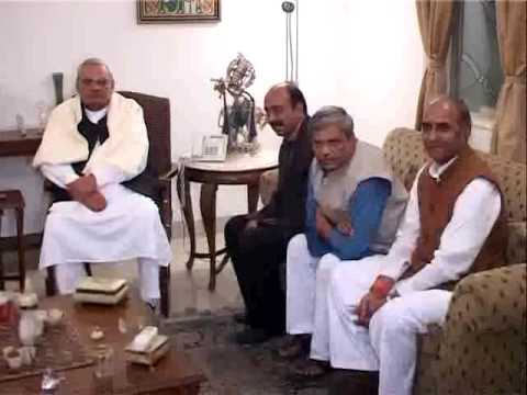 Vajpayee appeals for Lalji Tandon