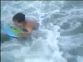 Ethan surfando 2