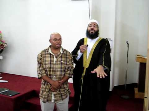 اميريكى يعلن اسلامه على يد الشيخ عبد المنعم دبل