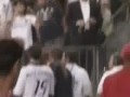 BECKHAM,RISSA SFIORATA CON TIFOSO NELL'AMICHEVOLE CONTRO IL MILAN(20.07.09)