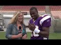 Topps 2007 NFL Rookie Photo Shoot with Adrian Peterson Topps 2007 NFL Rookie Photo Shoot with Adrian Peterson