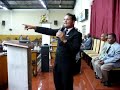 elias cantando na sede de vitoria