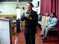 elias cantando na sede de vitoria