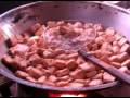 videos de Finding information about making tofu at nearby village