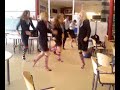 Jumpende stewardessen