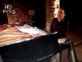 a short french national tv program in which the pianist jean-fran�ois zygel explains how his ensemble (pierre mancinelli, piano; philippe berrod, clarinet; thomas bloch, cristal baschet and ondes martenot; philippe cornus, percussions; jean boucault and johny rasse, birds singers) improvises on the silent movie 
