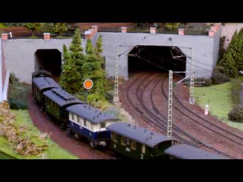 Im Bau befindliche HO Digital-Anlage. Der "Glaskasten" auf der Nebenbahn