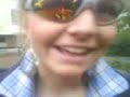 emma provar sina favoritglas�gon