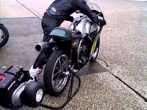 Firign up a Manx Norton