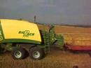 John Deere 7920 mit Krone Big Pack und Ballensammelwagen John Deere 7920 mit Krone Big Pack und Ballensammelwagen