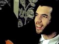 umzingelt von jugendlichen rap-fans, gedreht in den schaufenstern dieses planeten: ?after all