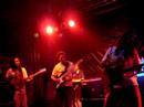 show no porto de vit�ria(armazem), dia 05/04!!
musica: rastaman chant
forma��o...
elias santos (guitarra e voz), wagner bahia (baixo), karlos gemada (bateria), kassio gemada (percu��o), aderman costa (trompete) e diego mudinhoo (trombone)...participa��o de marcelo (guitarra), pool (teclados)