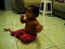 Engatinhando no ch�o