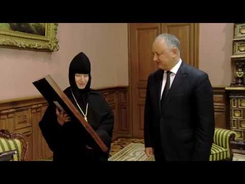 Глава государства передал в дар Монастырю Жапка икону, полученную от игумена Ватопедского монастыря 