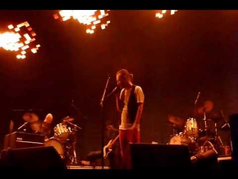 Letra de Cut a Hole por Radiohead traducida al español