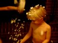 Nick & Benjamin & foam popcorn.AVI