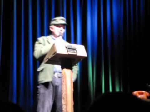dietmar - Dietmar Wischmeyer als Günther der Treckerfahrer Live im Modernes in Bremen am 12.3.2013 http://www.wischmeyer.de/ http://www.plattenguelle.de/ http://www.fs...