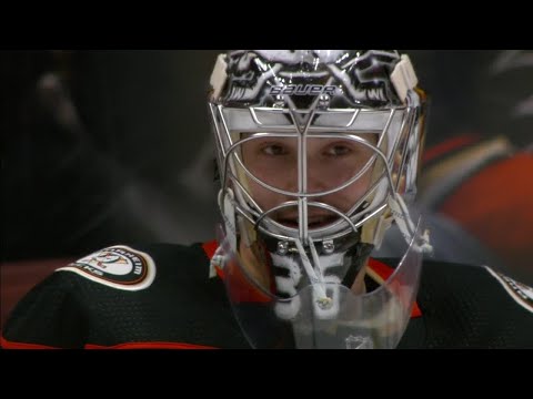 Video: Ducks' Gibson makes two spectacular but very different glove saves vs. Hurricanes