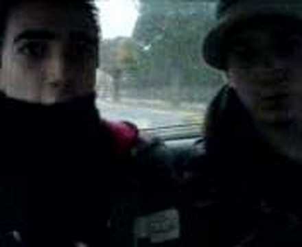 Thomas et Charles dans la voiture... XD