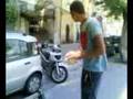 il ragazzo ( ha la il melone duro