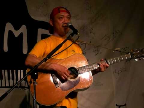 かふぇ・ど・しーれ - ゲイシンガー屋良朝友さんのライブが22年5月27日、伊豆市修善寺のライブカフェ「かふぇ・ど・しーれ」でありました。その中の1曲をUPします。...