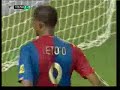 ronaldinho llevandose a 3 defensores