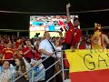 Niño: celebraciones por el gol de la eurocopa en la gradas