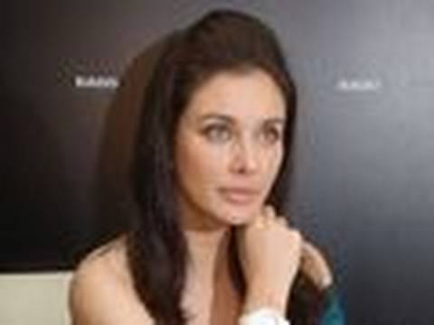 bollywoodbackstage - Model-turned-actress Lisa Ray has been diagnosed with cancer. In her blog, the Yellow Diaries she stated that she was suffering from Multiple Myeloma, an inc...