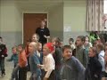 kleuters jumpen in Stella Maris Nieuwpoort