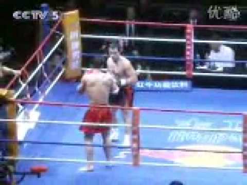 柳海龙（China）VS美国散打世界冠军铁虎（America)！！（3）